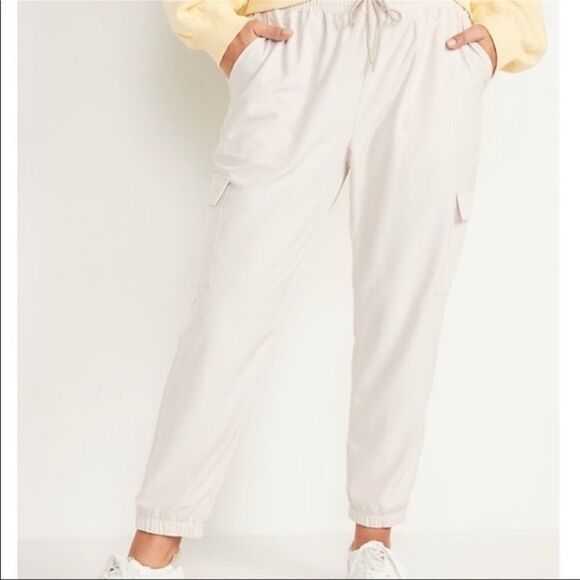 Old Navy High-Waisted StretchTech Cargo Jogger Pants NEW Plus Size 2X - Picture 4 of 8